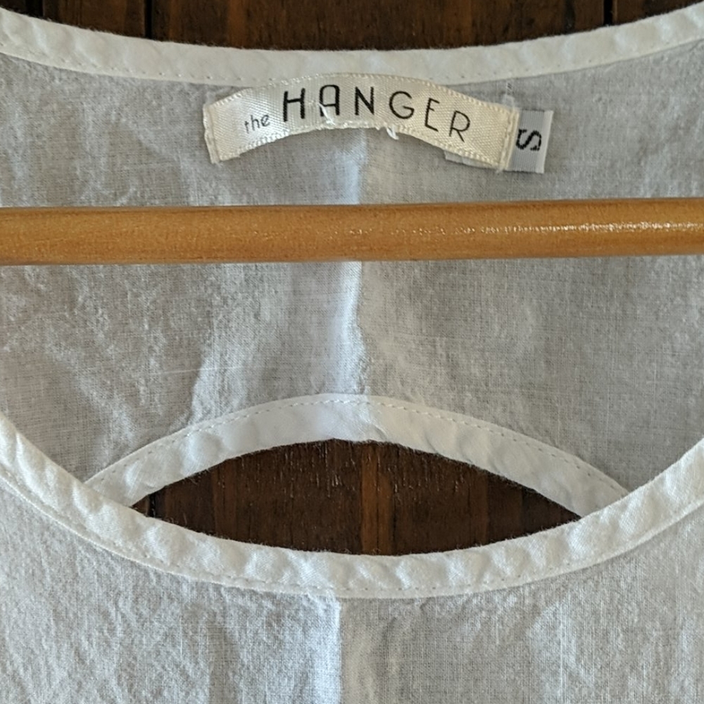 ❤️ White embroidered tank with back cutout - Picture 2 of 5